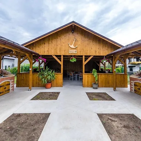 Kos Pensión Năvodari